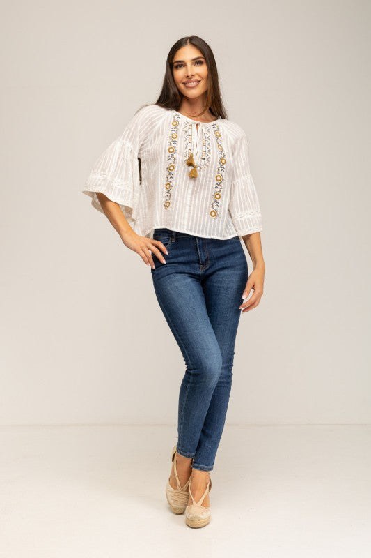 Blusa boho bordada con encaje.