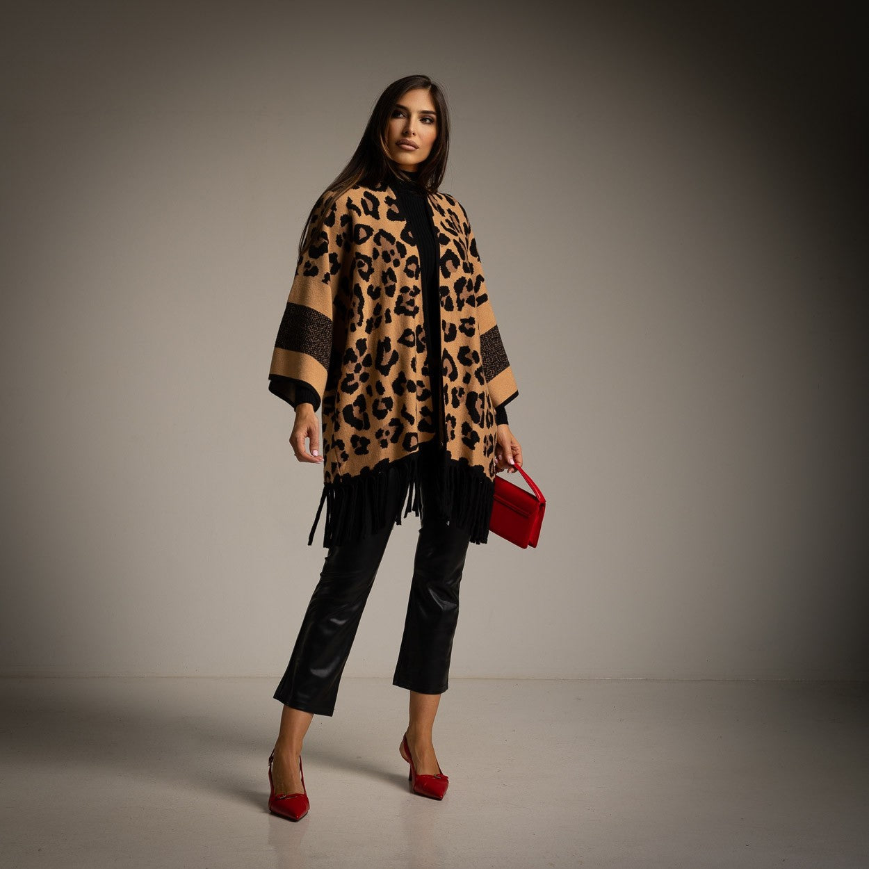 Poncho animal print con flecos