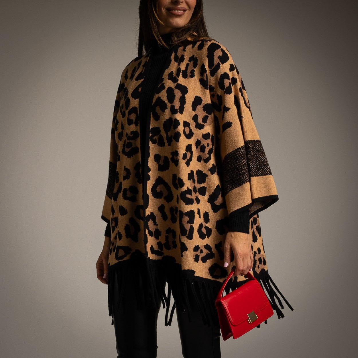 Poncho animal print con flecos