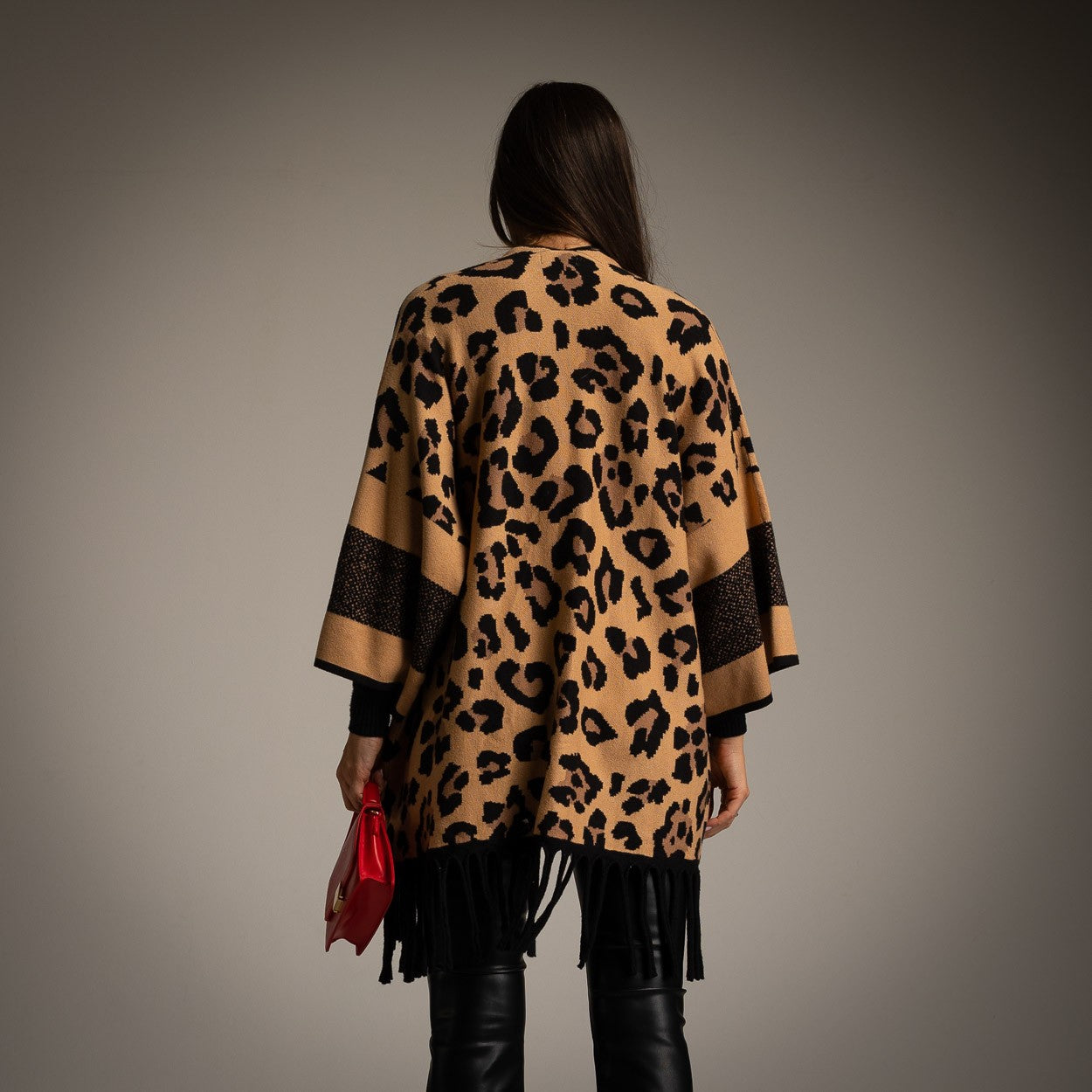 Poncho animal print con flecos