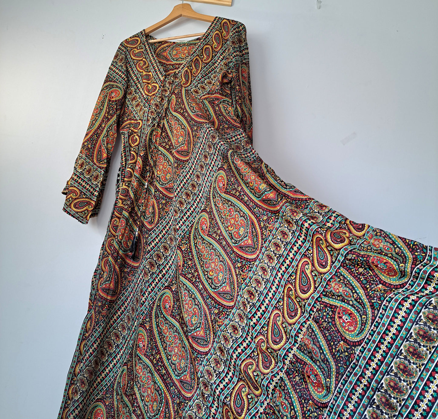 Vestido boho de seda con escote en v