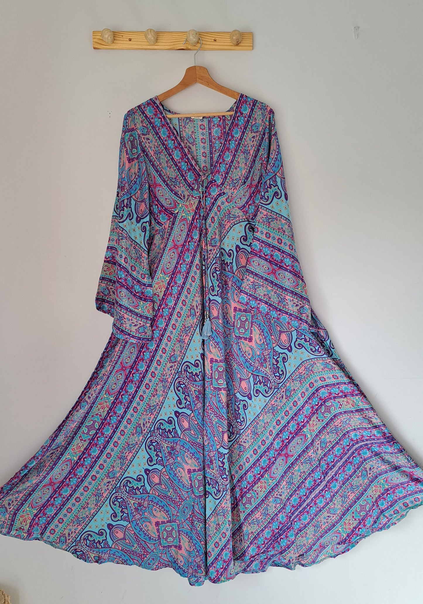 Vestido boho de seda con escote en v