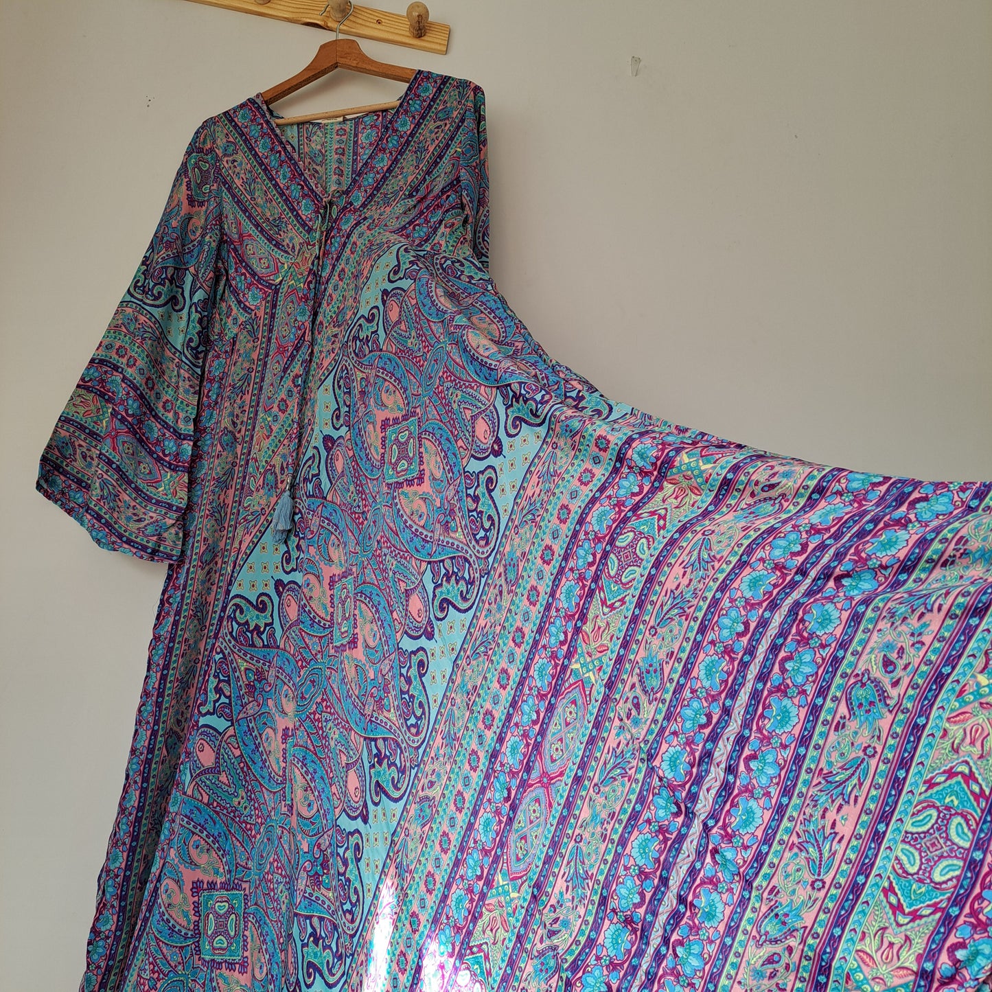 Vestido boho de seda con escote en v