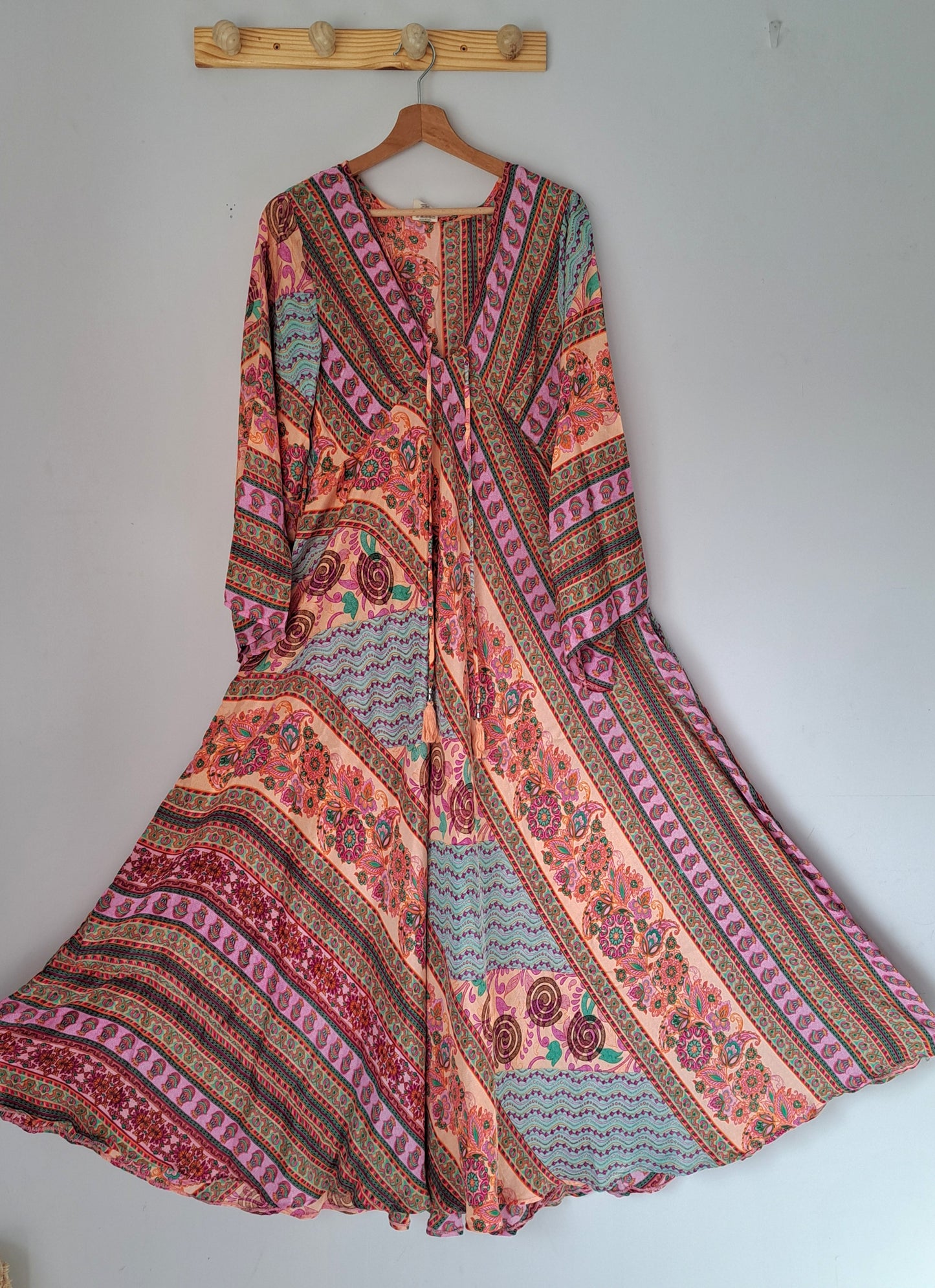 Vestido boho de seda con escote en v