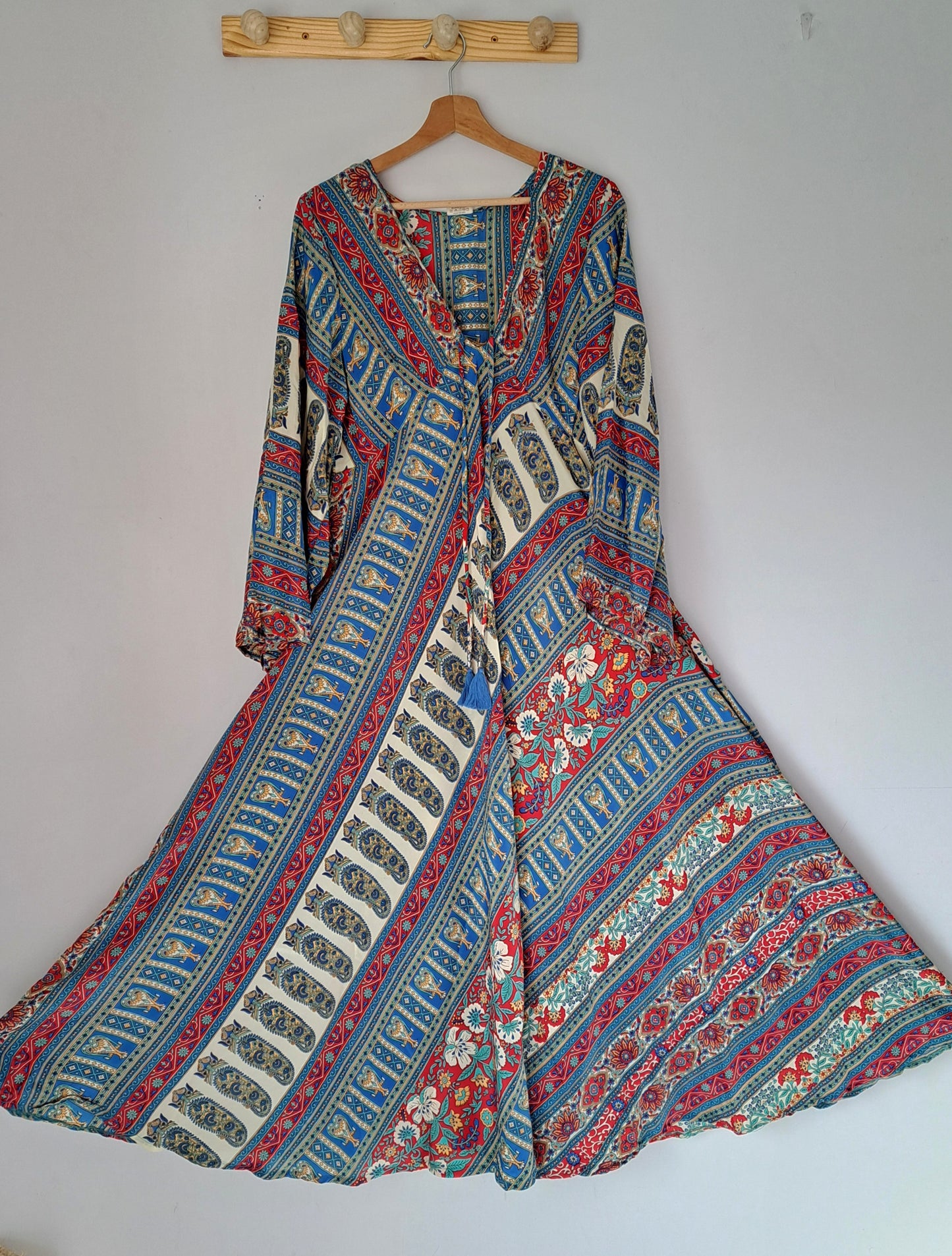 Vestido boho de seda con escote en v