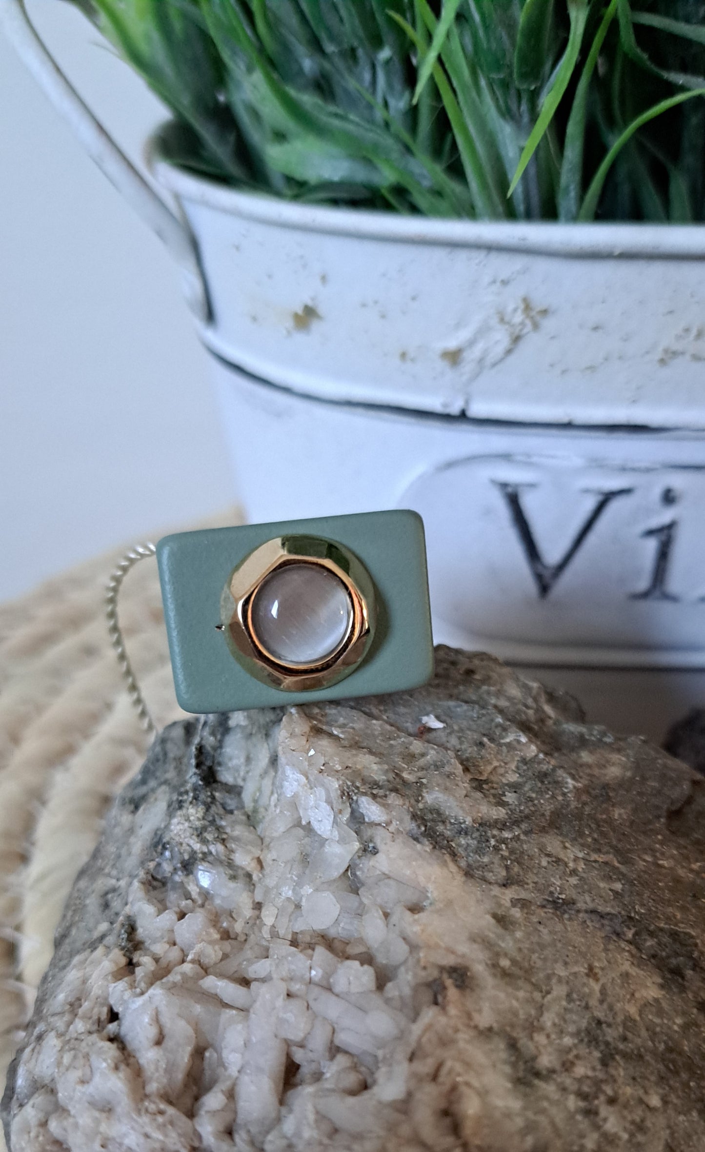 Anillos de resina con piedras naturales