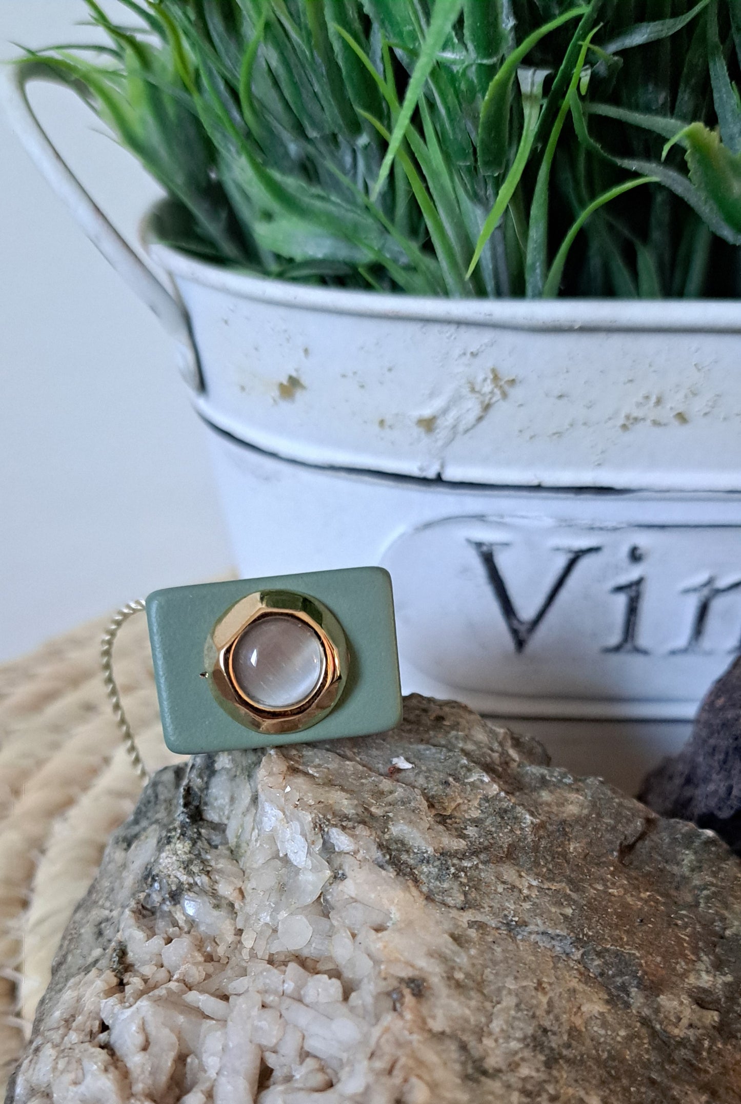 Anillos de resina con piedras naturales