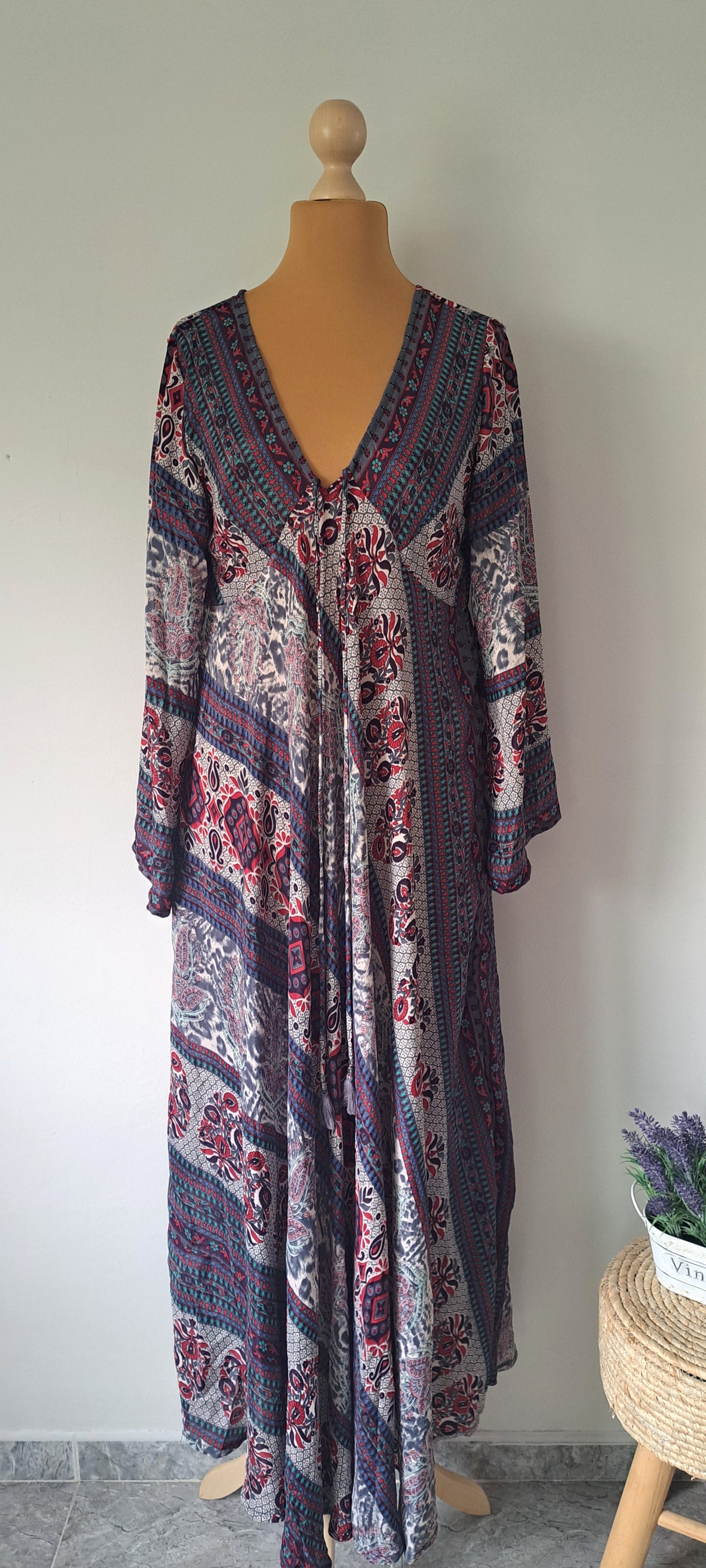 Vestido boho de seda con escote en v