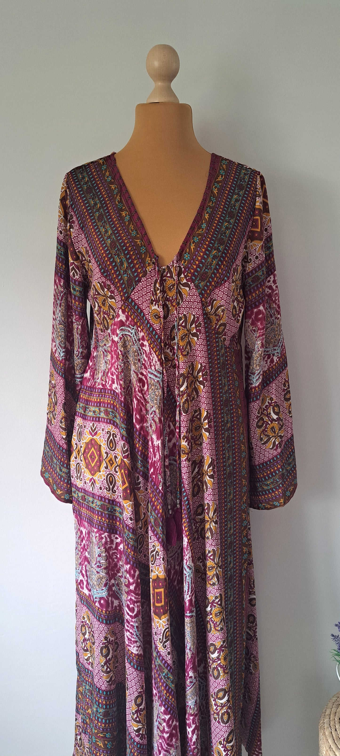 Vestido boho de seda con escote en v