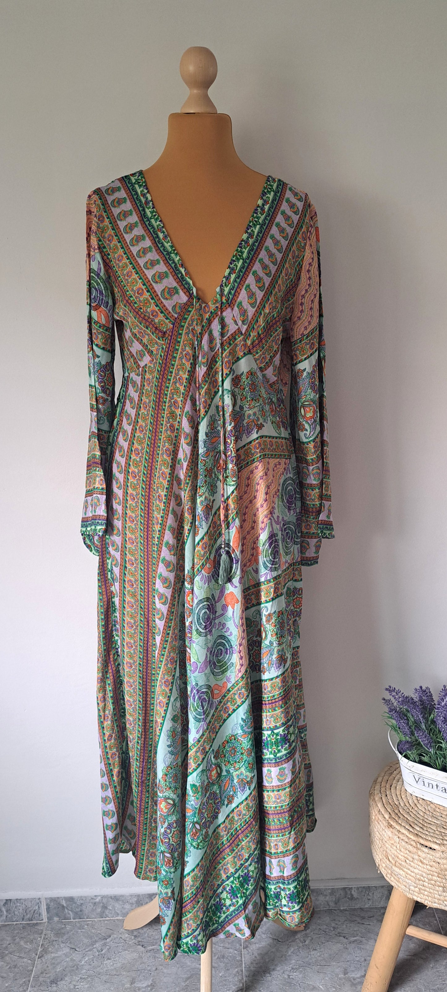 Vestido boho de seda con escote en v