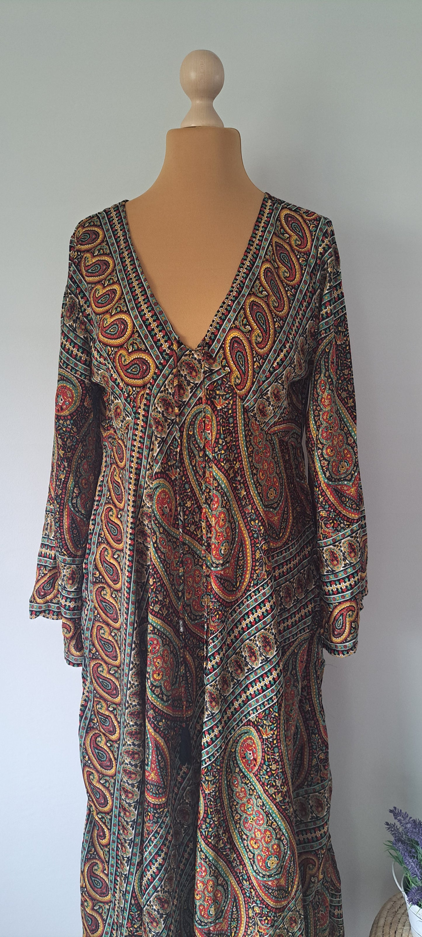 Vestido boho de seda con escote en v