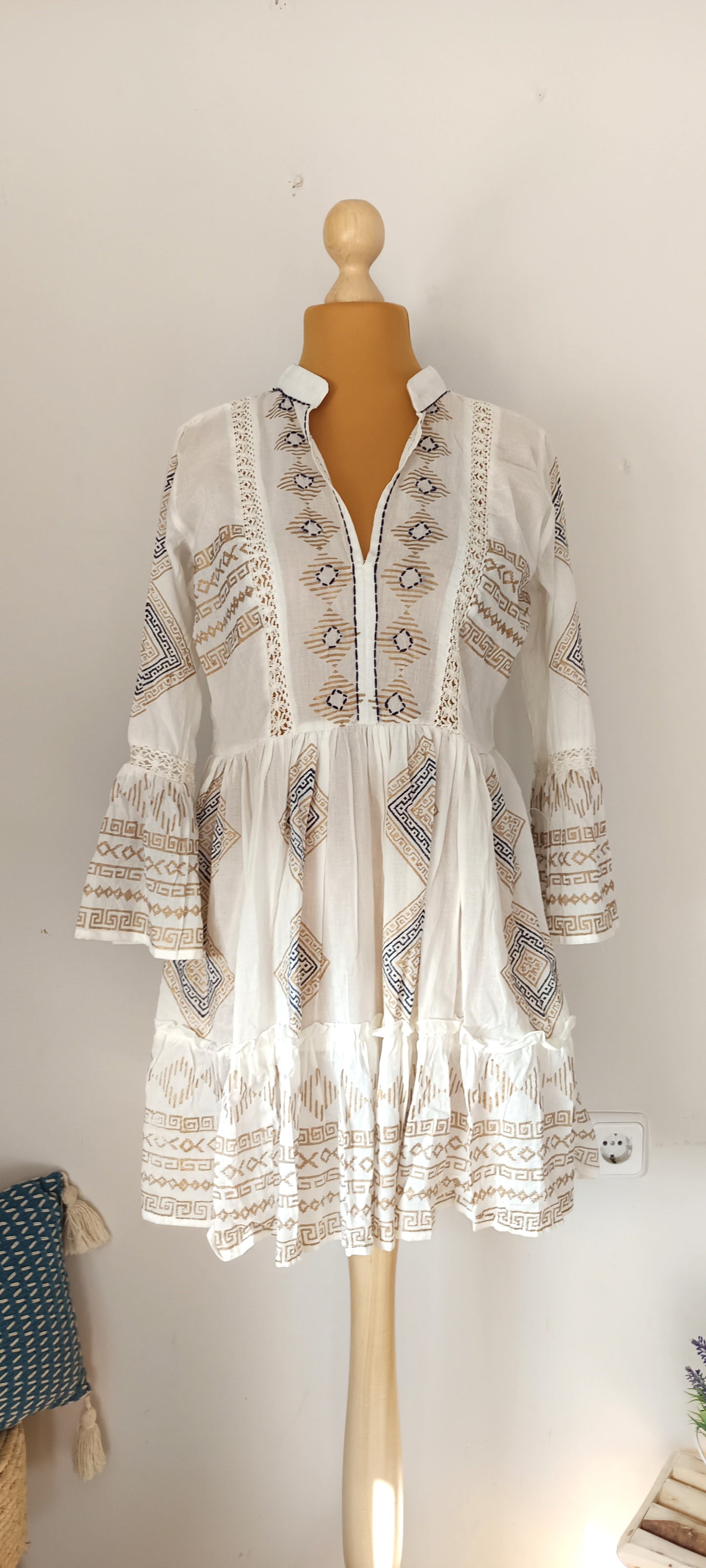 Vestido bohemio bordado en dorado